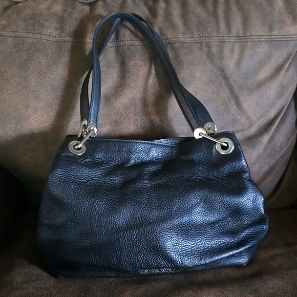 Michael Kors Multi Pocket Black Hobo Spacuous Bag with Feet - Picture 5 of 12